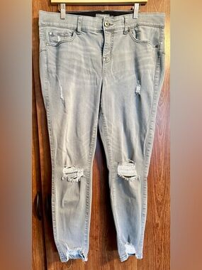 TORRID Super Soft Bombshell Skinny Size 16 REGULAR Distressed Gray Wash